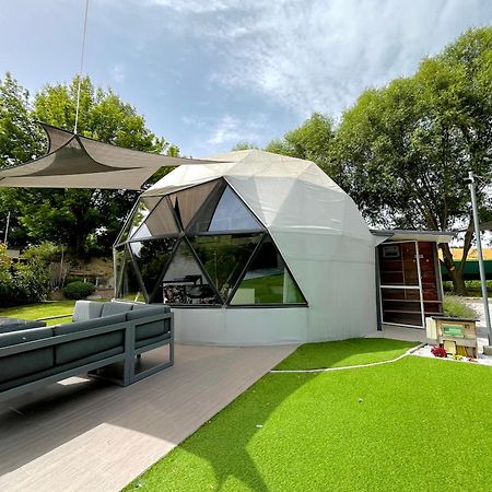 Domeglamping At Fishinglake Ságvár Buitenkant foto