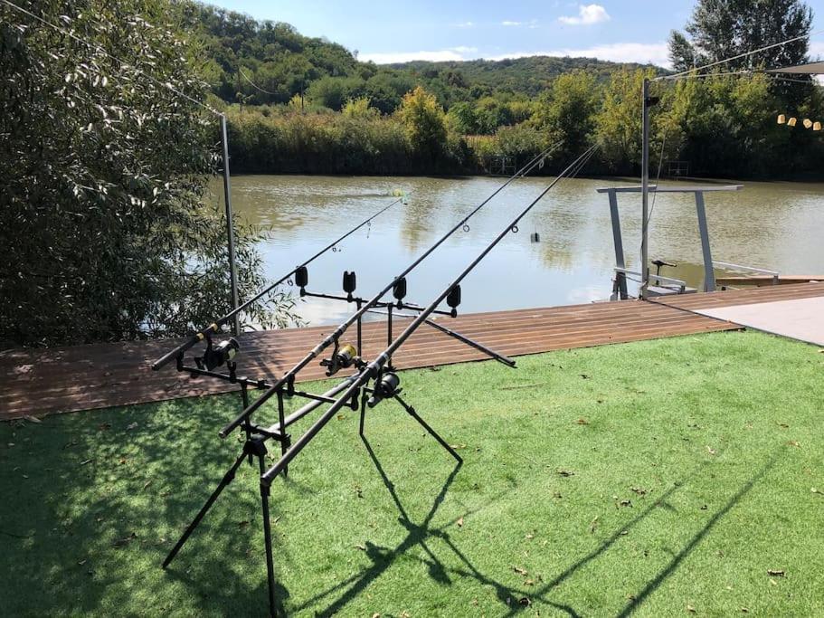 Domeglamping At Fishinglake Ságvár Buitenkant foto
