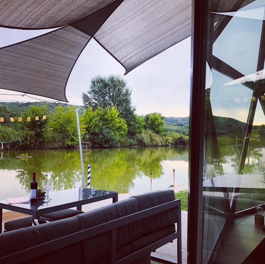 Domeglamping At Fishinglake Ságvár Buitenkant foto